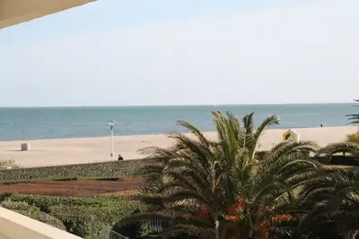 Image de Superbe appartement refait Ă neuf de 45 m2 front de mer avec grande terrasse