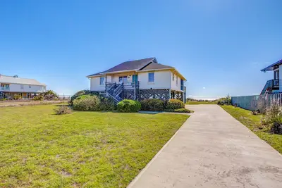 Image de Élégante maison en bord de mer dans un endroit calme - WiFi gratuit et cheminée à bois!