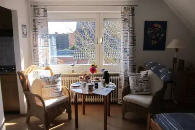 Image de Appartement à l'étage supérieur dans un endroit calme avec jardin