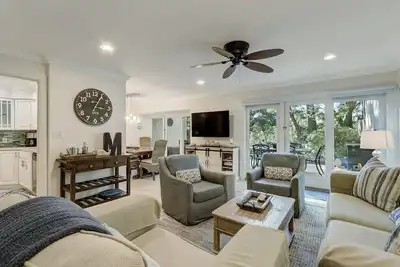Image de Belle unité de Beachwood récemment rénovée sur la plantation d'Amelia Island!