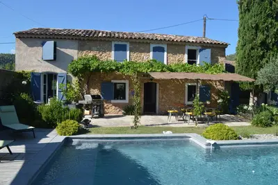 Image de Authentique maison avec piscine sur un terrain de 1300 m², en pleine nature.