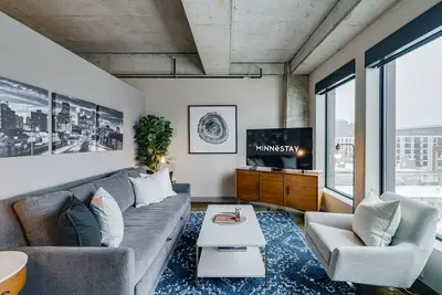 Image de MINNeSTAY* Sable 606 One Bedroom | Target Field