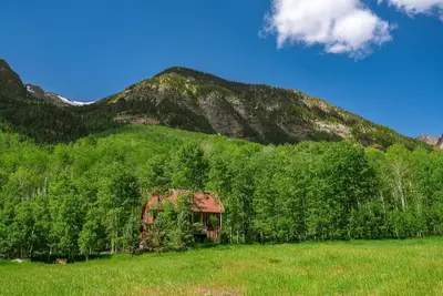 Image de Unique Mountain Home - les amateurs de plein air rêvent!