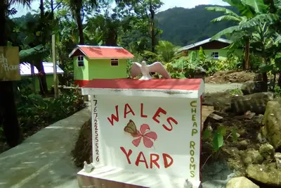 Image de Wale's Yard, Breadfruit Tree Room, propre et confortable