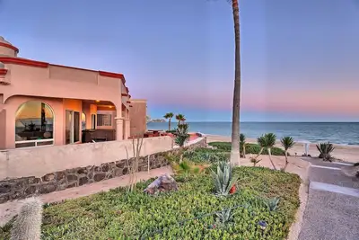 Nouvelle Liste Luxueuse maison en bord de mer sur l'eau, jacuzzi privé, grill, foyer