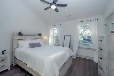 Image de * Tout Nouveau * 2b / 2. 5Ba Townhouse Near Downtown!