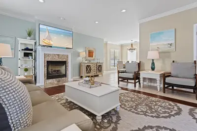 Image de Immense propriété! Belle maison près de la plage avec piscine privée!