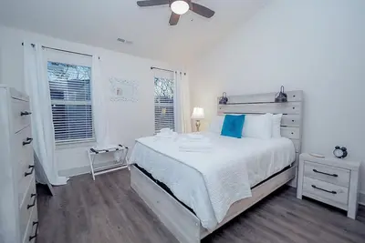 Image de * Nouveau Townhome spacieux près du centre-ville * 2b / 2. 5Ba