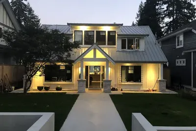 Image de Belle maison familiale de 4 chambres et 4 salles de bains nouvellement construite