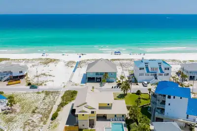 Image de Maison de plage privée avec piscine privée et bain à remous. Pas vers le sable!