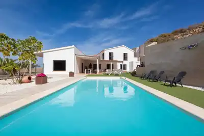 Image de Villa climatisée \"Selena\" avec piscine, jardin et Wi-Fi