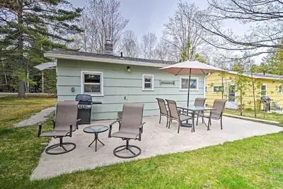 Image de Nouveau! Chalet au bord du lac Charlevoix avec emplacement idéal!