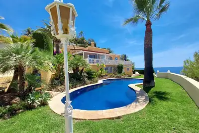 Image de Villa 1ère ligne de mer exposée sud, vue fantastique sur la mer et les montagnes