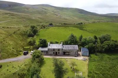 Pencaegarw - Magnifiquement rénové et unique ferme galloise isolée de 250 ans perchée sur un m