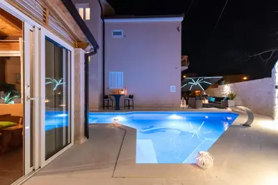 Image de Villa San Tonini Deluxe Apartment avec piscine privée chauffée