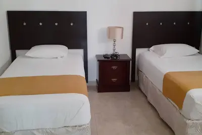 Image de Hôtel comme des chambres dans un quartier résidentiel. Chambres avec salle de bain privée.