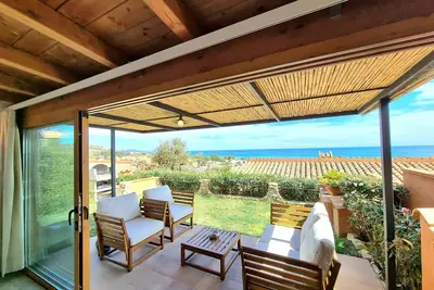 A 300 mt dalla spiaggia, splendida vista mare, giardino, parcheggio grattuito