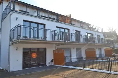 Image de Nuit comme Ă la maison avec de grandes terrasses
