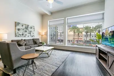 Image de Condo 2br avec vue sur la rue Canal et Neat Fq