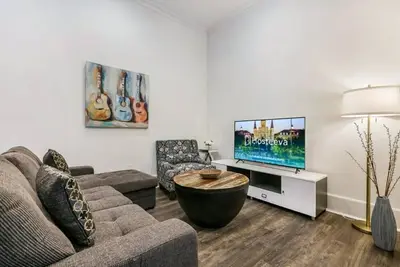 Image de Lorsque vous séjournez dans ce charmant Canal Express Studio by Hosteeva, vous vous retrouverez au cœur du charme de Midal de Noal. City Park, y compris le jardin botanique de la Nouvelle-Orléans et la navigation de plaisance sur le grand lac ne sont q.