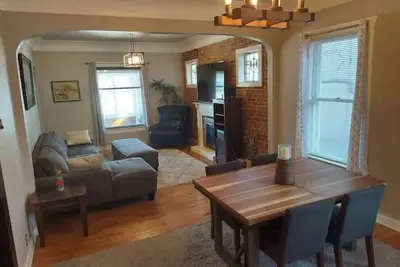 Image de Washington Park Bungalow with hot tub!