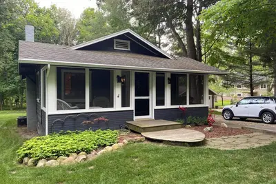 Image de Wow! ! ! J. Lyn's Craftsman Cottage on Campbell Road