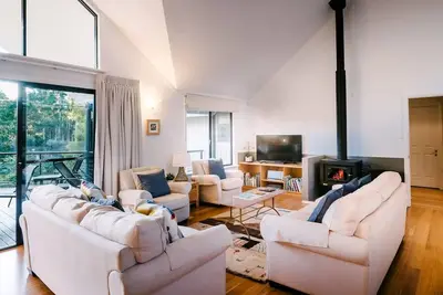 Image de Idyll Estate Bushland Gem with Spa and Tennis Court