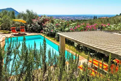 Image de Maison de vacances privée avec climatisation, piscine privée, Wifi, bain à remous, Tv, patio