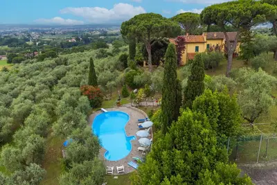 Image de Joli appartement dans une maison de vacances avec piscine privée, Wifi, Tv, patio, parking