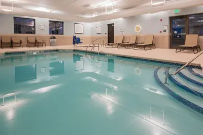 Studio accessible aux personnes à mobilité réduite à seulement 20 minutes des chutes du Niagara! | Petit déjeuner gratuit