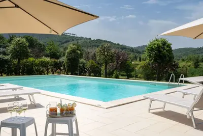 Image de Belle maison de vacances privée avec Wifi, piscine privée, Tv, patio, animaux admis et parking