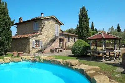 Image de Belle maison de vacances privée avec piscine privée, Wifi, Tv, patio, animaux admis et parking