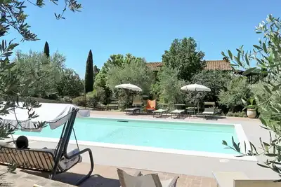 Image de Maison de vacances privée avec Wifi, bain à remous, piscine privée, Tv, patio, parking