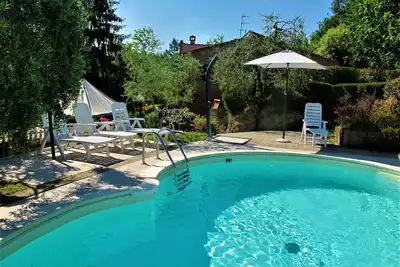 Image de Belle maison de vacances privée pour 9 personnes avec piscine privée, Wifi, Tv, patio et parking