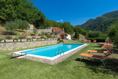 Image de Belle maison de vacances privée avec Wifi, piscine privée, Tv, patio, animaux admis et parking