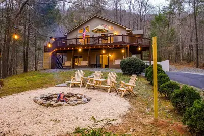 Image de Upscale Lake Lure Cabin - Rumbling Bald Resort