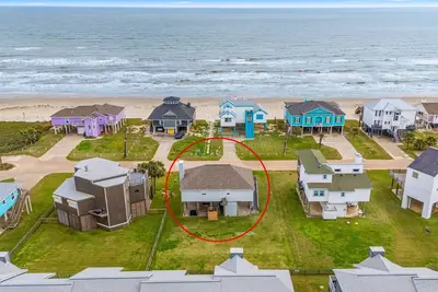 Image de Maison avec vue sur l'océan avec A / C, immense terrasse, cuisine complète, WiFi, W / D. Près de la plage!