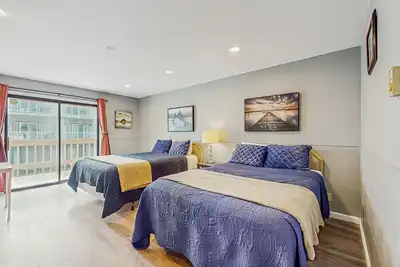 Image de Studio de motel acceptant les chiens situé près de la plage et du centre-ville!
