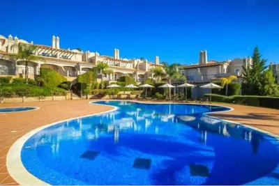 Image de 5 bedroom townhouse with communal pool in the Crest A436 - Almancil, Algarve