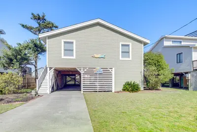 Image de Nouveau! Outer Banks Area Home w / Deck - Marchez jusqu'Ă la plage!