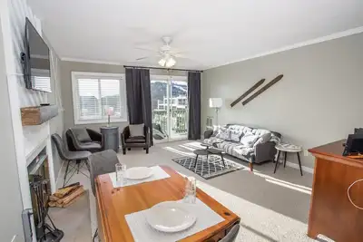 Image de Condo 2br sur Beech Mtn, Walk to Slopes, vues, piscine intérieure, bain à remous, table de billard, tennis et plus