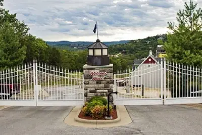 Privé 2 chambres - 2 salles de bain chalet dans une résidence fermée donnant sur Table Rock Lake