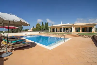 Image de Magnifique maison de vacances privée avec piscine privée, climatisation, Tv, terrasse et parking