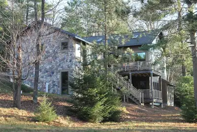 Image de Vivez la sérénité et la détente dans cette maison unifamiliale de la chaîne Manitowish