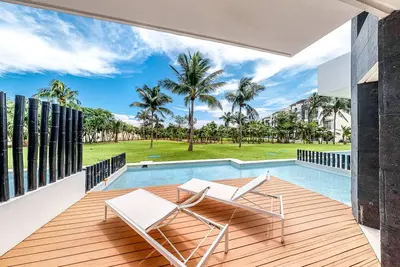 Image de Condo élégant avec piscine et commodités partagées, WiFi gratuit, terrasse privée et hamac!