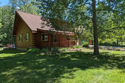 Image de Log Cabin home sur la rivière Sturgeon à Indian River