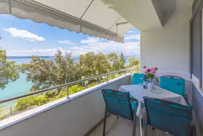 Image de Appartement de vacances avec vue sur mer, jardin et barbecue