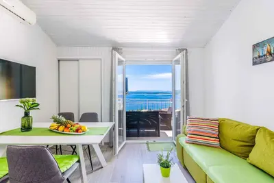Image de Appartement de vacances avec piscine, salle de gym et billard