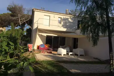 Image de Pieds dans l’eau la maison du bonheur hyeres plage de Giens 6personnes