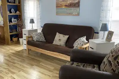 Image de Peaceful, Secluded get away, comes with Port Hope boat slip